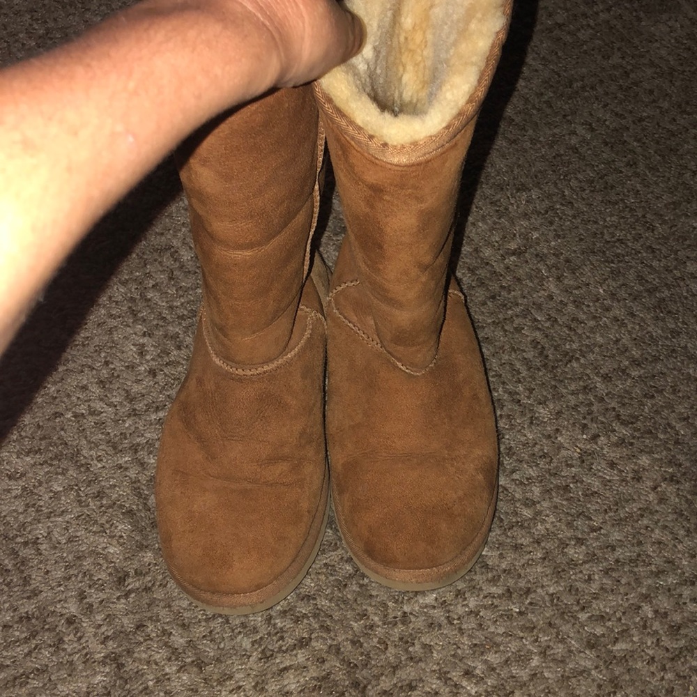 UGG BOOTS - SIZE 7